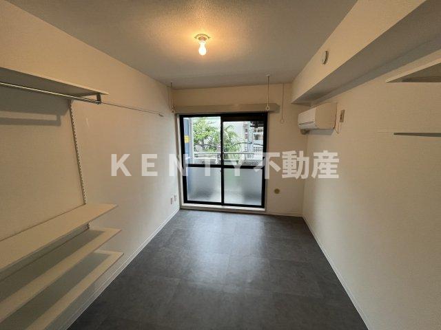 その他部屋・スペース　開放的な寝室です