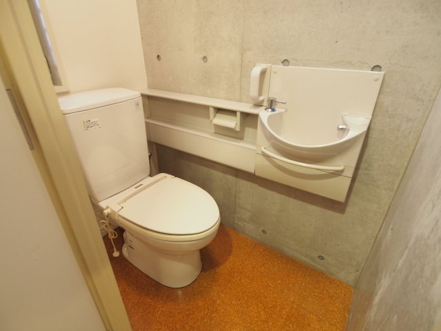 トイレ　ゆったりとした空間のトイレです