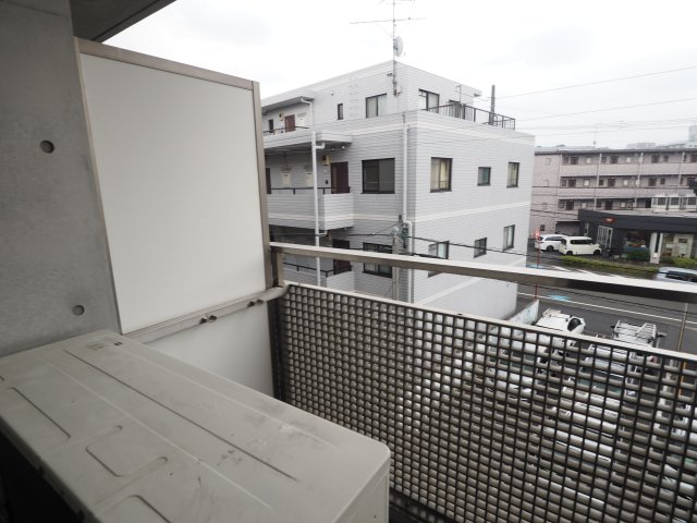 バルコニー　開放的で明るい空間を演出してくれるバルコニーです