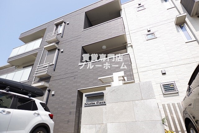 建物外観　軽量鉄骨造3階建てのきれいな物件！