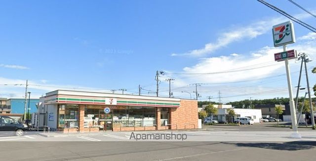 コンビニ　セブンイレブン（コンビニ）まで447m