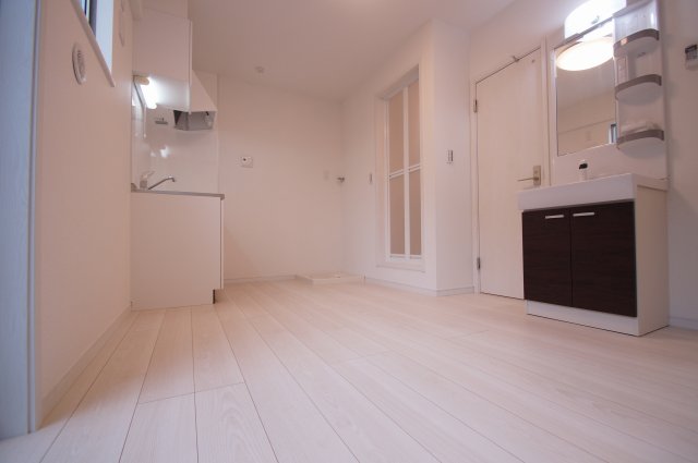 その他部屋・スペース　清潔感のあるフローリングのお部屋です