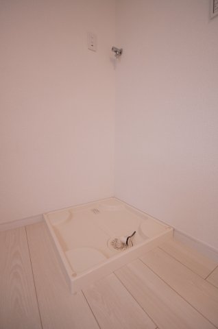 その他設備　防水パン付の室内洗濯機置場あります