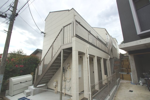 建物外観　仲町台駅徒歩10分のアパートです。