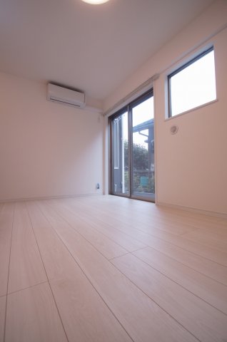 居室・リビング　南向きのお部屋です。
