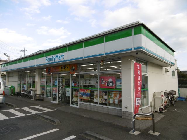 コンビニ　ファミリーマート（コンビニ）まで480m