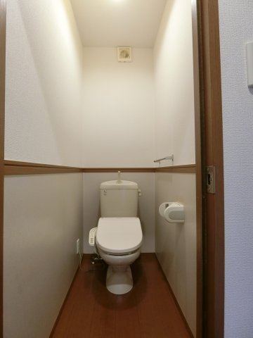 トイレ　イメージ102号室の写真（反転あり）