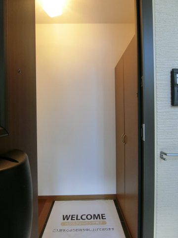 玄関　イメージ102号室の写真（反転あり）