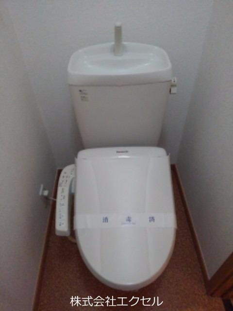 トイレ　温水洗浄便座です。