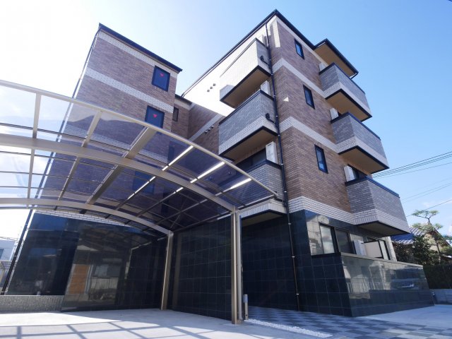 建物外観　JR桂川駅徒歩6分。オートロックと防犯カメラ完備