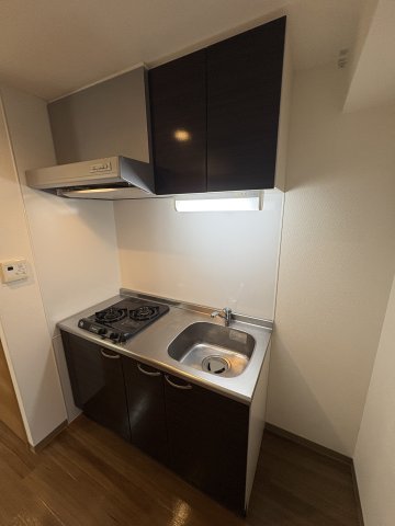 キッチン　システムキッチン。自炊に便利な2口コンロ付き