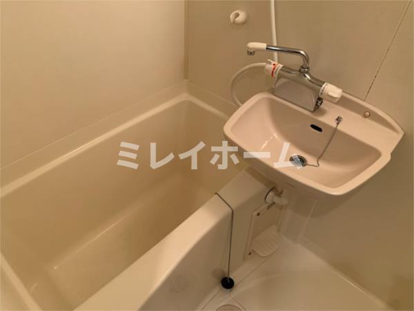 バス・シャワールーム　同建物内、別のお部屋の参考写真になります。