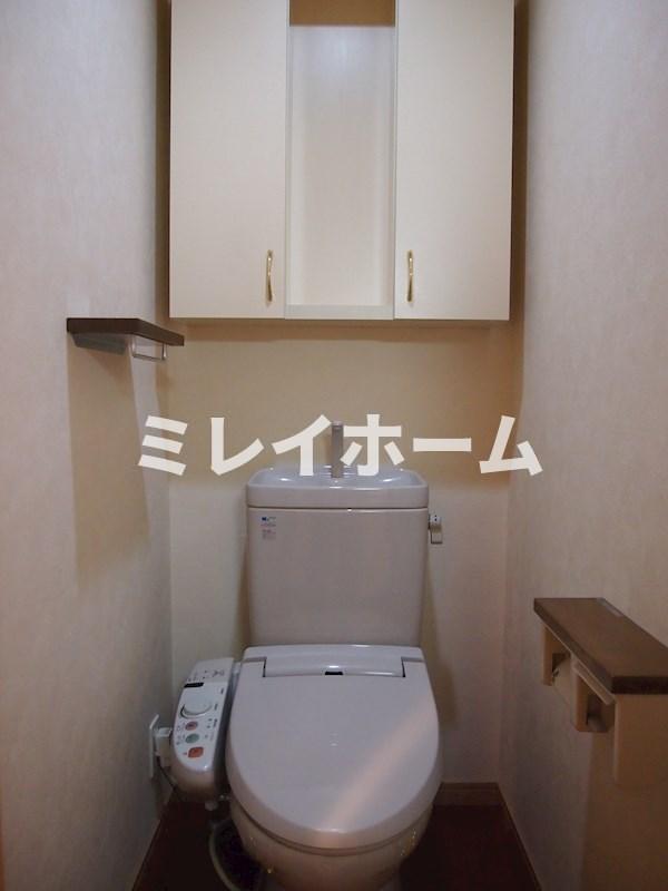 トイレ　同建物内、別のお部屋の参考写真になります。