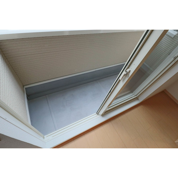 バルコニー　同じ建物の別の部屋