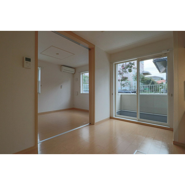居室・リビング　同じ建物の別の部屋