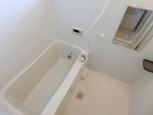 バス・シャワールーム　コンパクトで使いやすいお風呂です