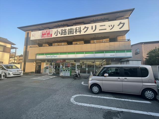 コンビニ　ファミリーマート箕面白島店（コンビニ）まで599m