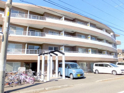 建物外観　物件名【ラークヒルズマンション】とお伝えください！