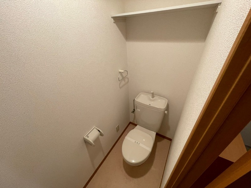 トイレ　こちらはトイレです。清潔感があり、安心して使用できます。
