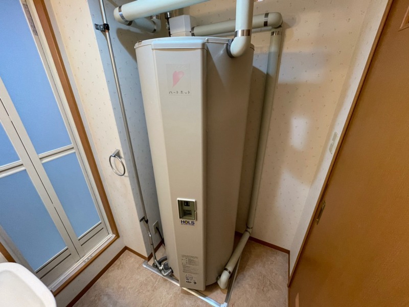 その他設備　こちらはオール電化特有の電気温水器です。
