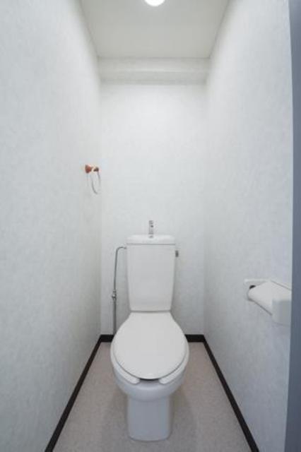 トイレ　※写真は同タイプ住戸です。