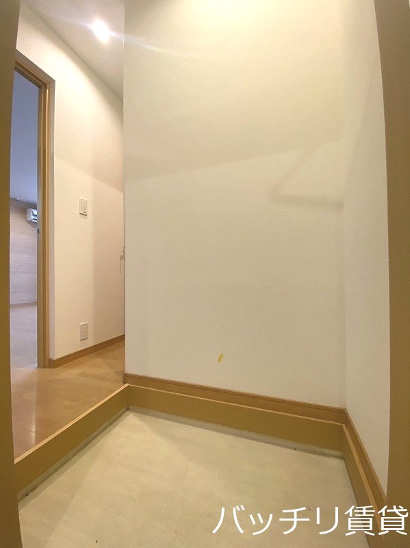 玄関　＊画像は同型タイプの為、現状を優先いたします