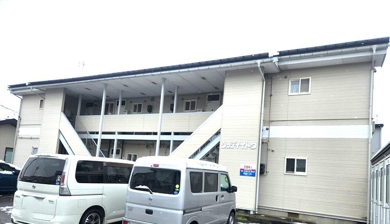 建物外観　白いアパートです。