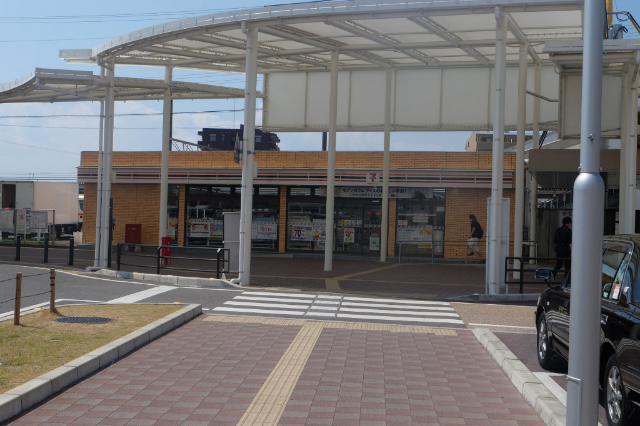 コンビニ　セブンイレブン野洲市役所前店（コンビニ）まで145m