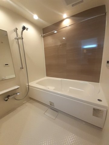 バス・シャワールーム　コンパクトで使いやすいお風呂です