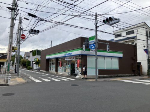 コンビニ　ファミリーマート 国立駅北店（コンビニ）まで302m