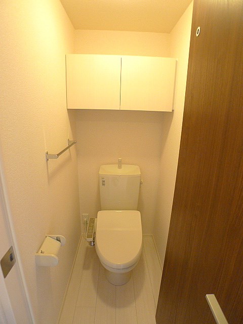 トイレ　写真は同型タイプ