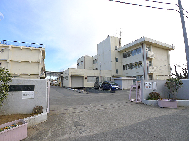 小学校　越谷市立川柳小学校（小学校）まで1456m