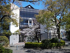 高校・高専　高津高校（高校・高専）まで941m