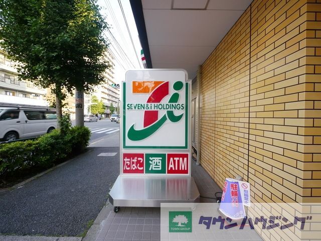 コンビニ　セブンイレブン板橋本町駅北店（コンビニ）まで390m