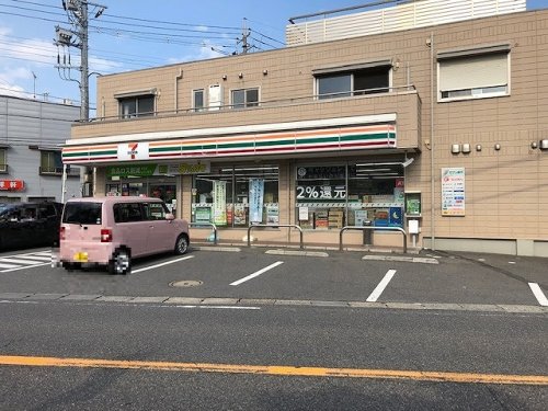 コンビニ　セブンイレブン 柏関場町店（コンビニ）まで94m
