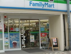 コンビニ　ファミリーマート下連雀店（コンビニ）まで531m