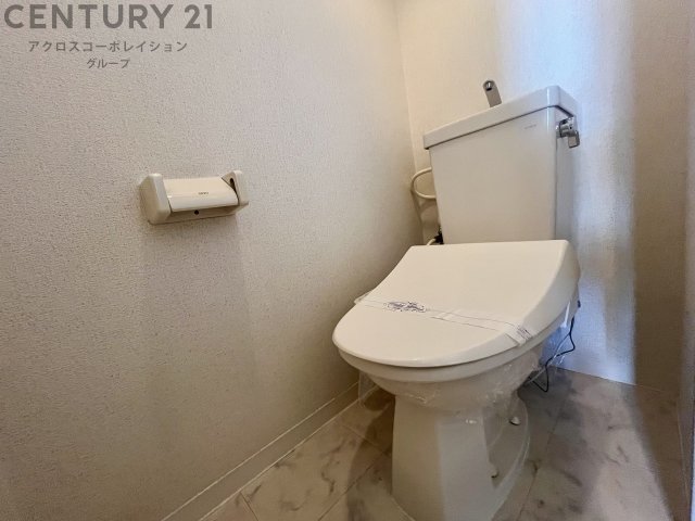 トイレ　温水洗浄便座付きのトイレです♪