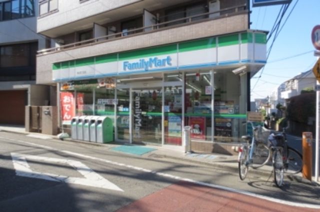 コンビニ　ファミリーマート目黒青葉台三丁目店（コンビニ）まで486m