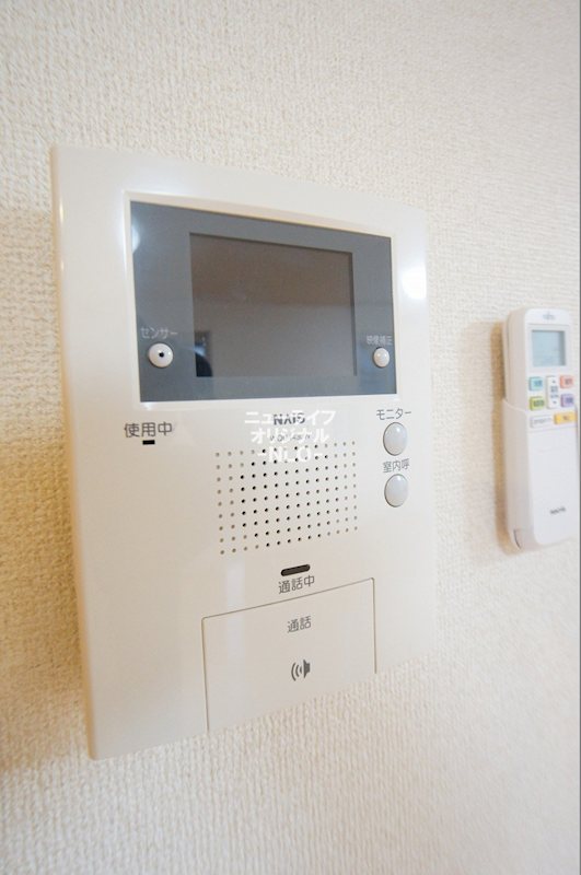 セキュリティ　来訪者を確認出来るモニター付きのインターホンで安心。