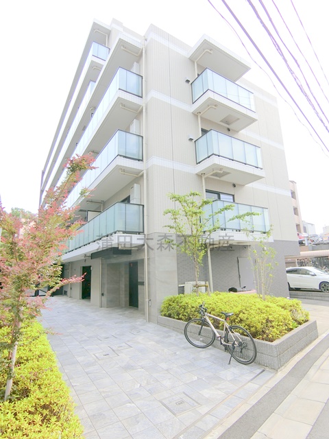 建物外観　2021年3月築　RC鉄筋コンクリート造地上6階建て総戸数4