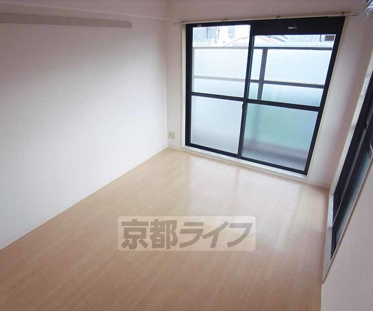 セシール太秦の居間写真