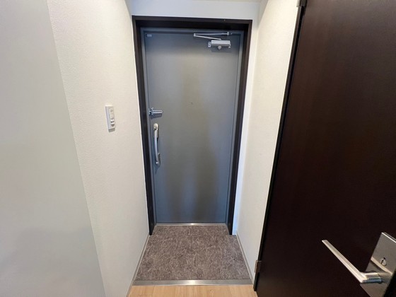 玄関　※別号室の写真です
