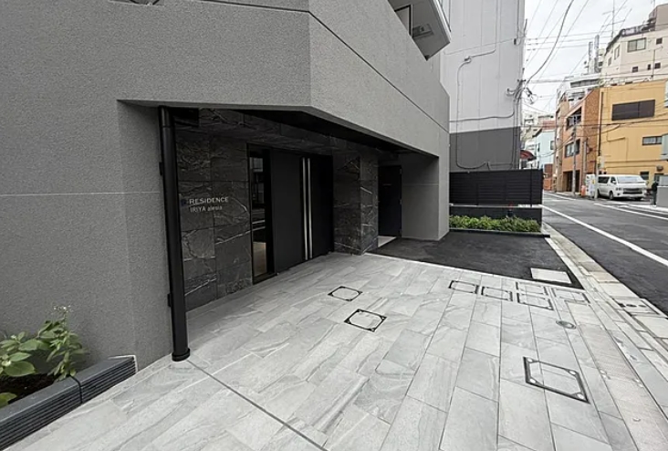 東京メトロ日比谷線 入谷駅 徒歩5分 13階建 築1年の外観写真
