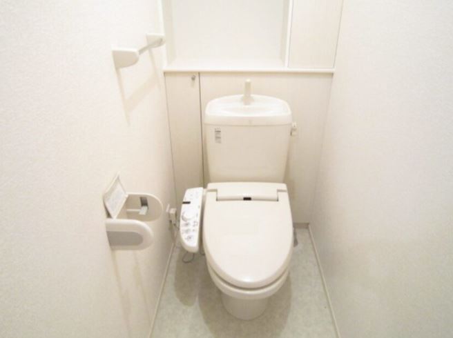 トイレ　この写真の反転タイプです。