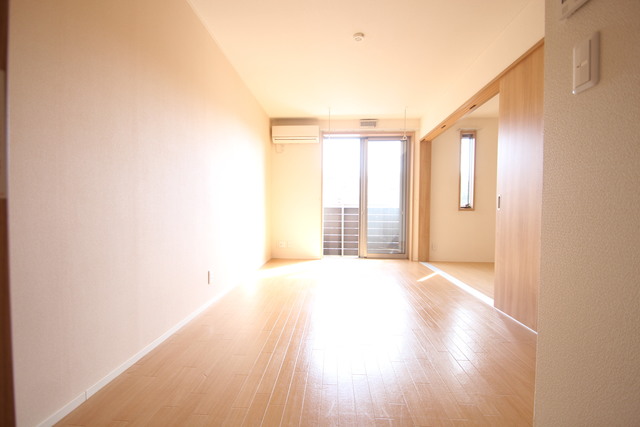 居室・リビング　写真は別部屋タイプ★