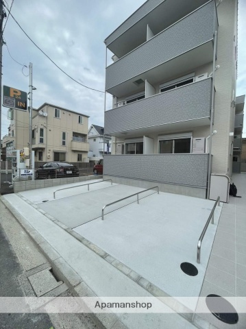 駐車場　エントランス