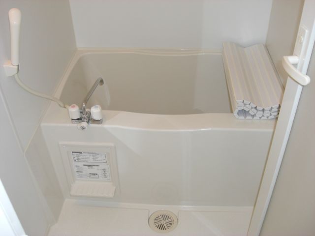 バス・シャワールーム　バス、トイレ別。