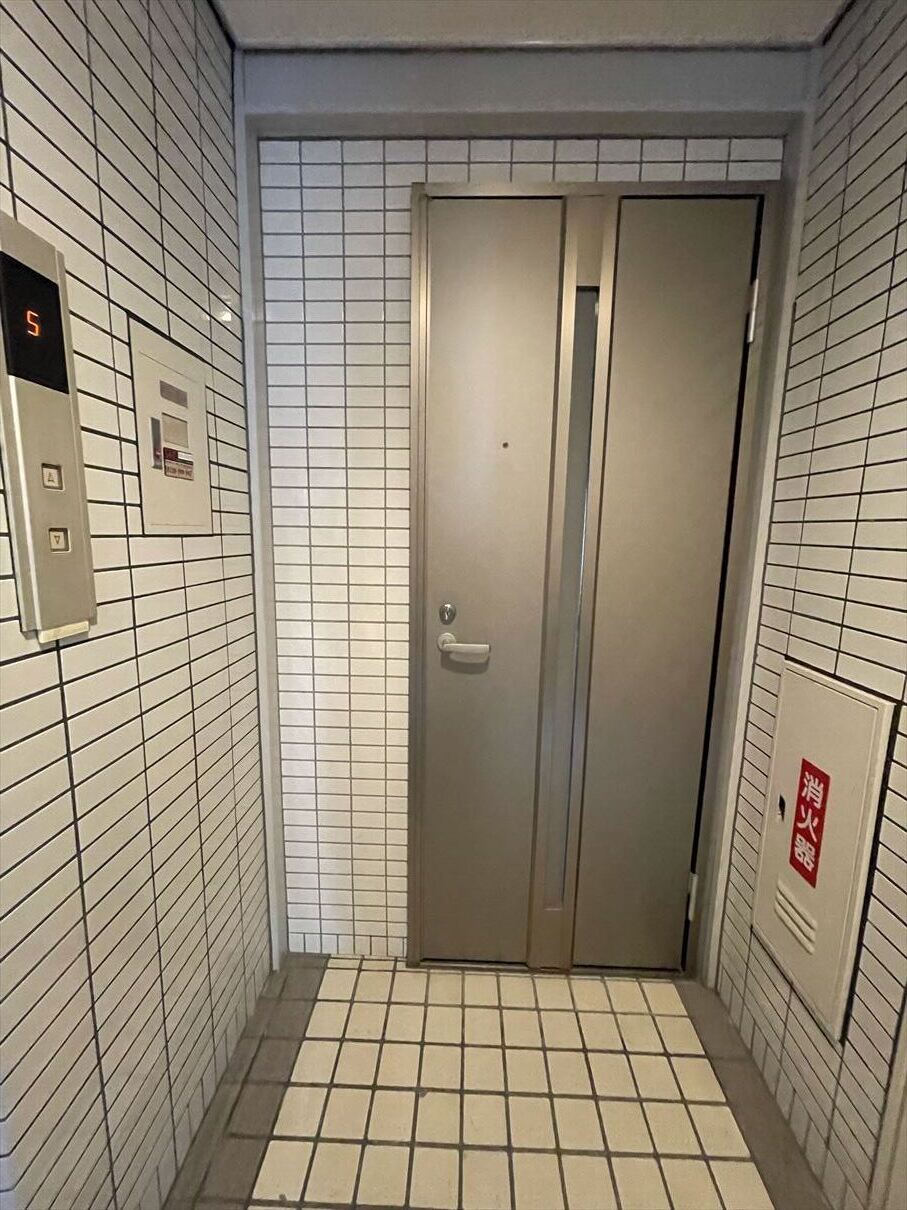 SKビルの玄関写真