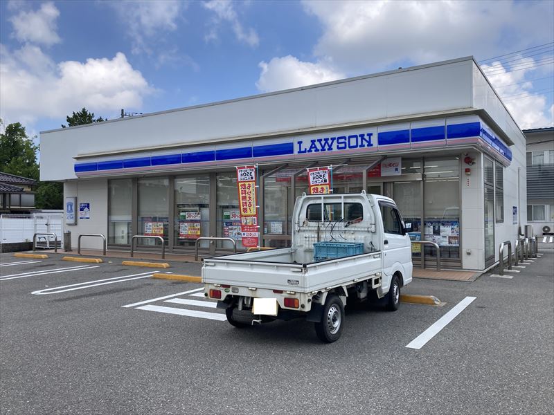 コンビニ　ローソン金沢有松店（コンビニ）まで577m