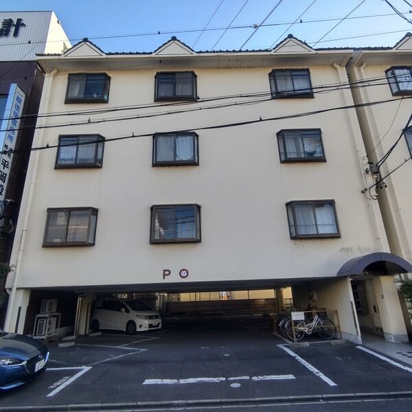 清須市新清洲のアパートの建物外観